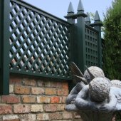 Trellis scheme in town garden